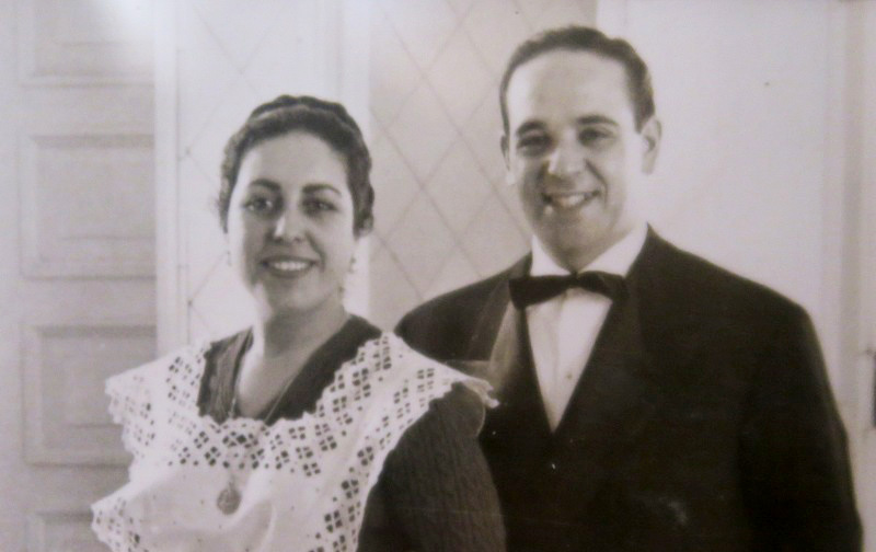 Raimundo González con su esposa